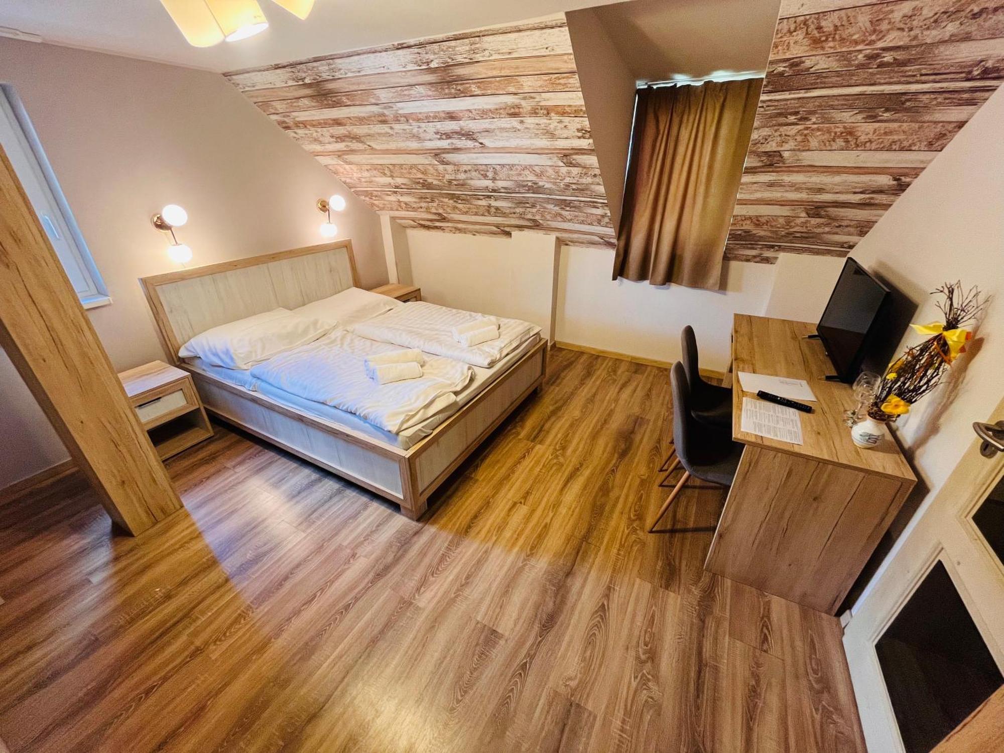 马提乌斯住宿加早餐旅馆 埃格尔 外观 照片